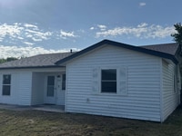 Building Photo - 833 Michelle Dr