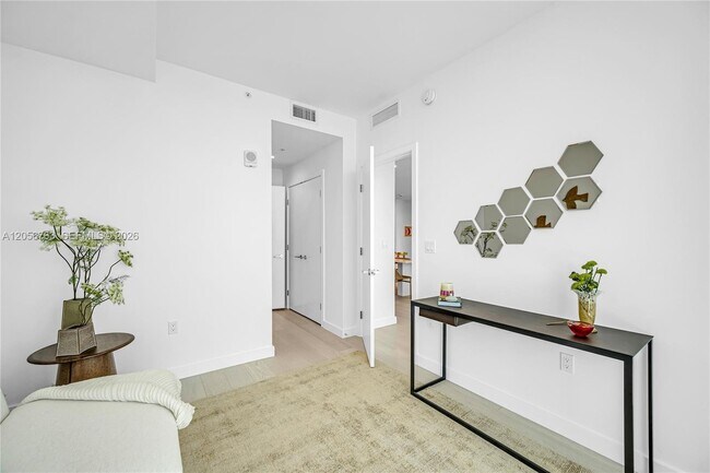 Building Photo - 9201 E Bay Harbor Dr