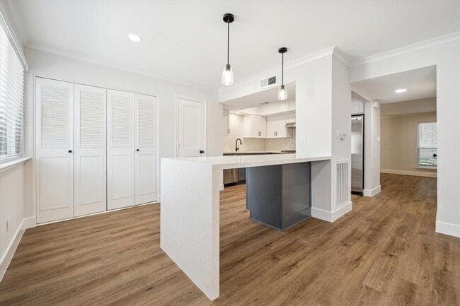 Building Photo - 2315 Triway Ln
