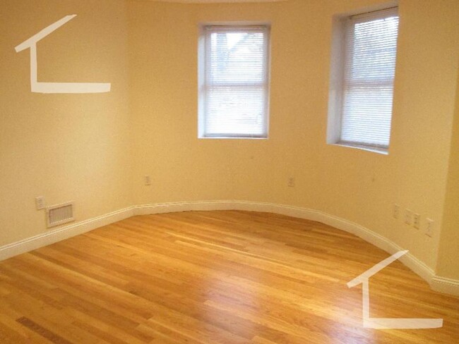 Building Photo - 3 Bed. 2 Full Baths. in Brookline, Steps f...