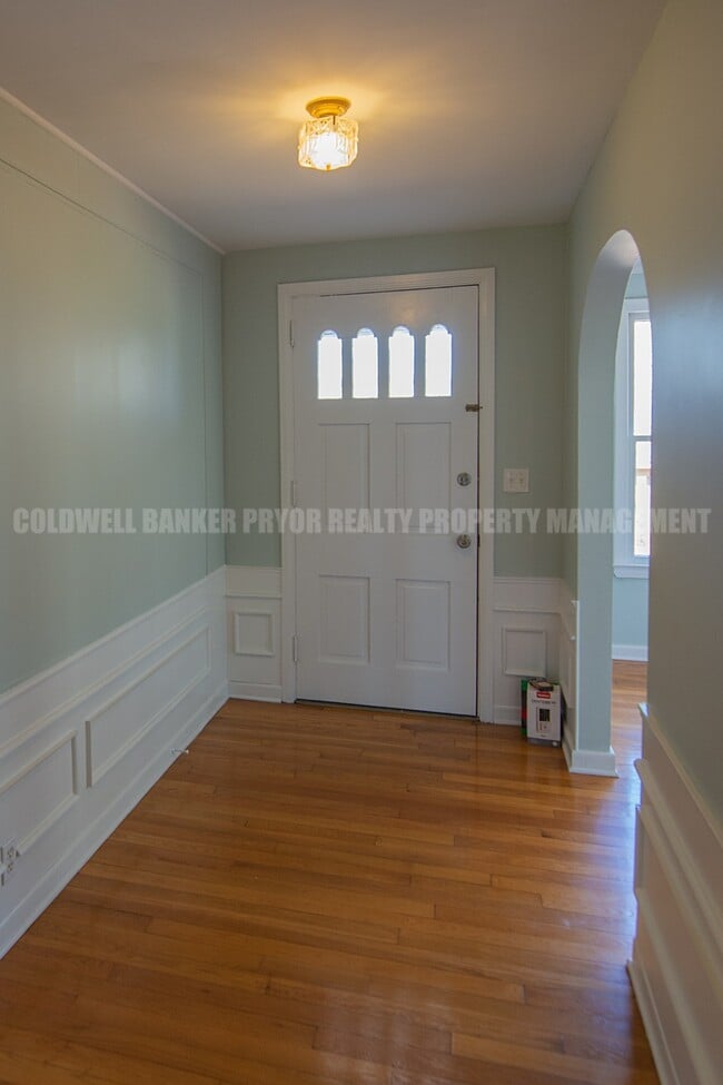 Building Photo - 323 Walsh Rd