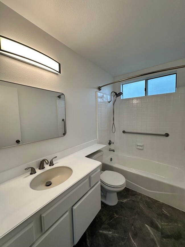 Building Photo - SAIL STREET/NORTH CANAL STREET