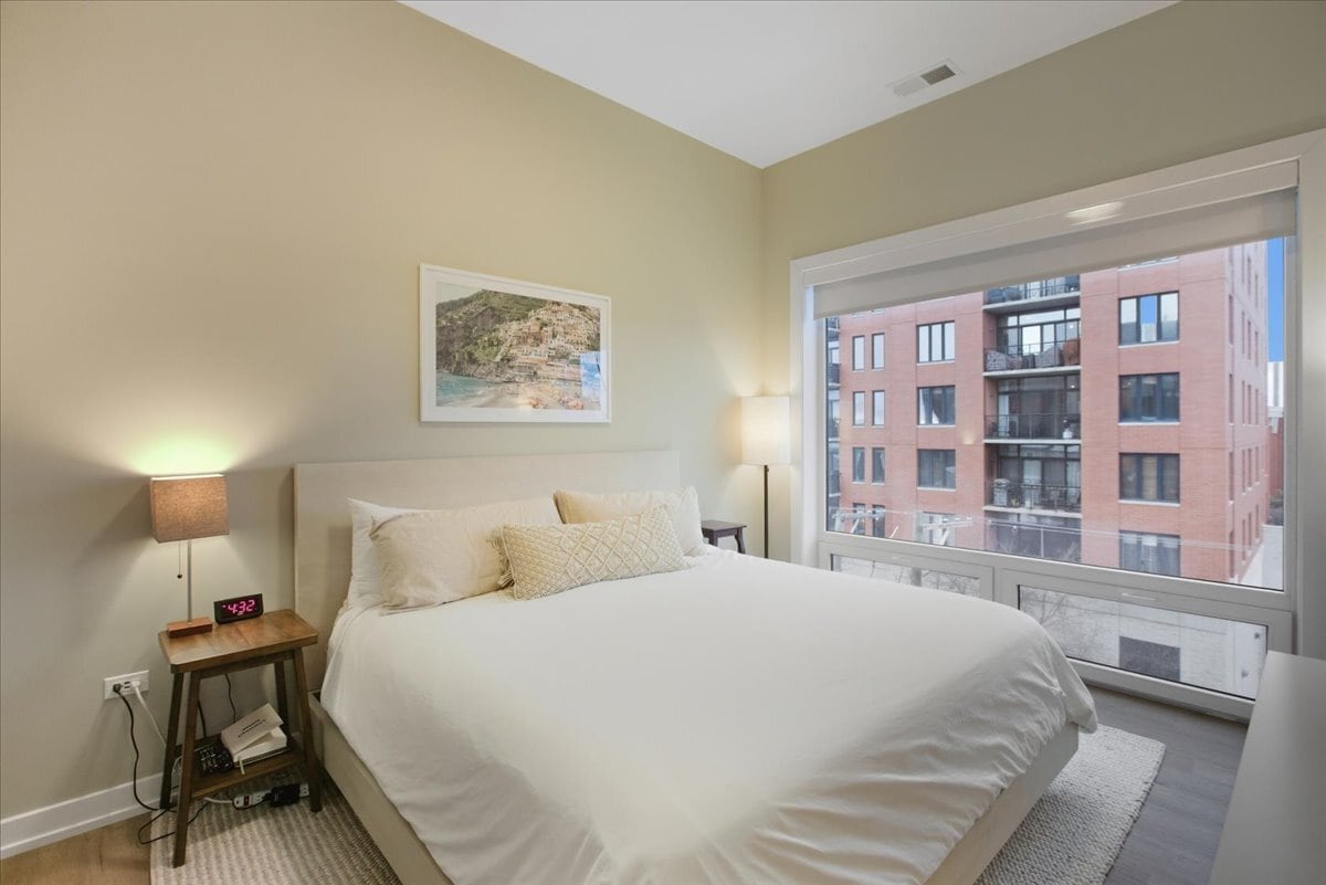 Building Photo - 3217 N Clark St