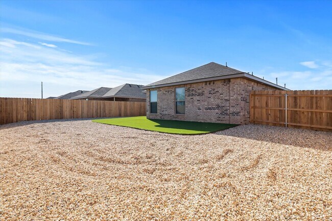 Building Photo - More Space, More Style, Welcome to 2507 Kenwood!