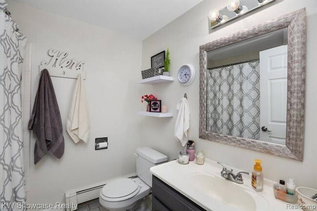 Building Photo - 2 Bed townhouse with Gas and water included!