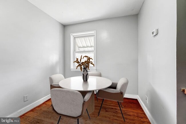 Building Photo - 715 N George Mason Dr