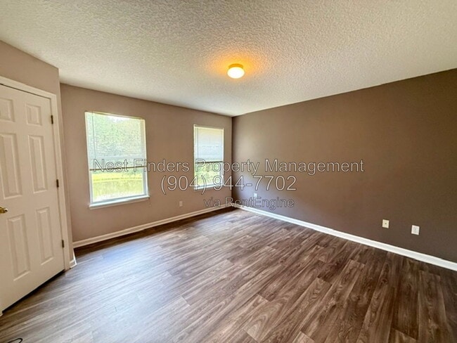 Building Photo - 518 Scrub Jay Dr