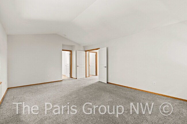 Building Photo - Beautiful Central Bothell Home. Great Floor Plan! Open Lvg Spaces, Office, Bonus Room  + XL Bedro...