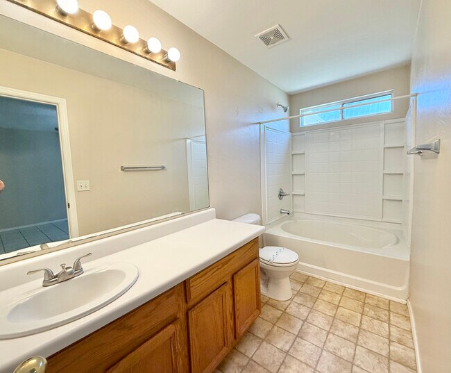 Building Photo - Fabulous 3-Bedroom home For Rent!!