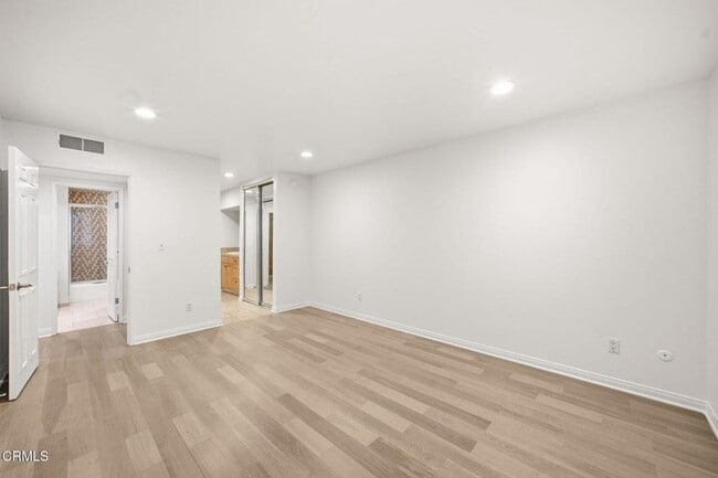 Building Photo - 1215 N Olive Dr
