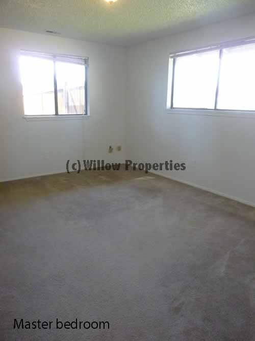 Building Photo - Spacious Two Bedroom Duplex