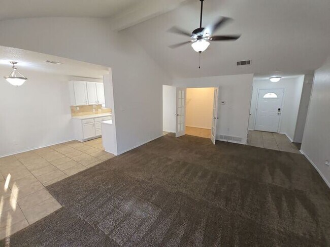 Building Photo - ***Charming Fort Worth 4 Bed 2 Bath w/ Gar...