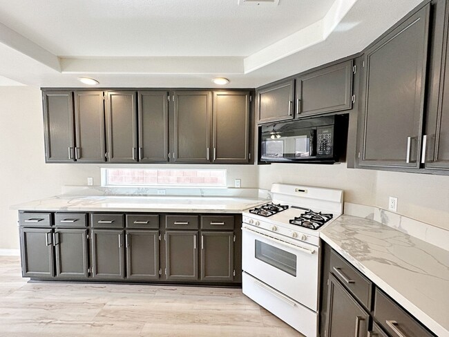 Building Photo - REMODELED 3 BEDROOM HOME IN SOUTH SHORES