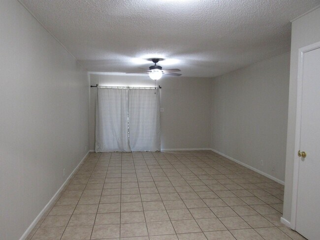 Building Photo - 2401 E Frost St