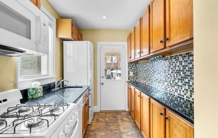 Building Photo - 1315 W 37th St