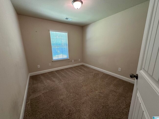 Building Photo - 480 River Crest Dr N