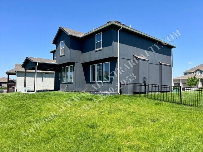 Building Photo - Beautiful 4 Bed 3.5 Bath Home in Olathe-Av...