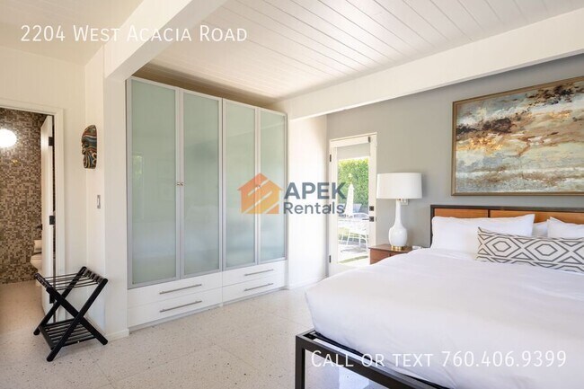 Building Photo - 2204 W Acacia Rd