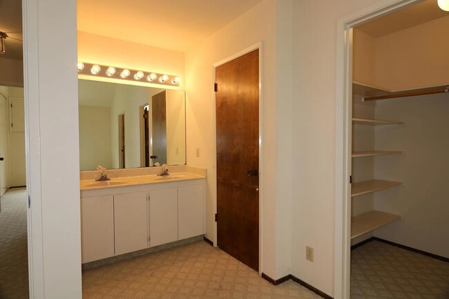 Building Photo - 128 Galewood Cir