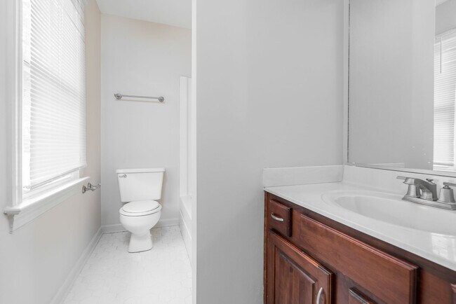 Building Photo - Woodcroft Wonderful!