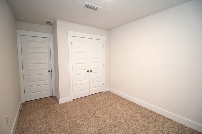 Building Photo - Don’t Miss This 3BR Townhome in North Pensacola — Garage, Modern Finishes, Community Pool & Easy ...