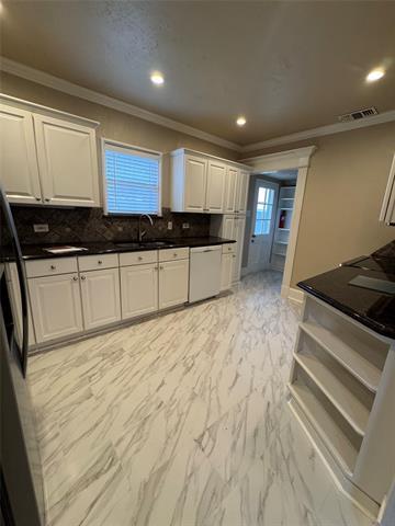 Building Photo - 4558 Roland Ave