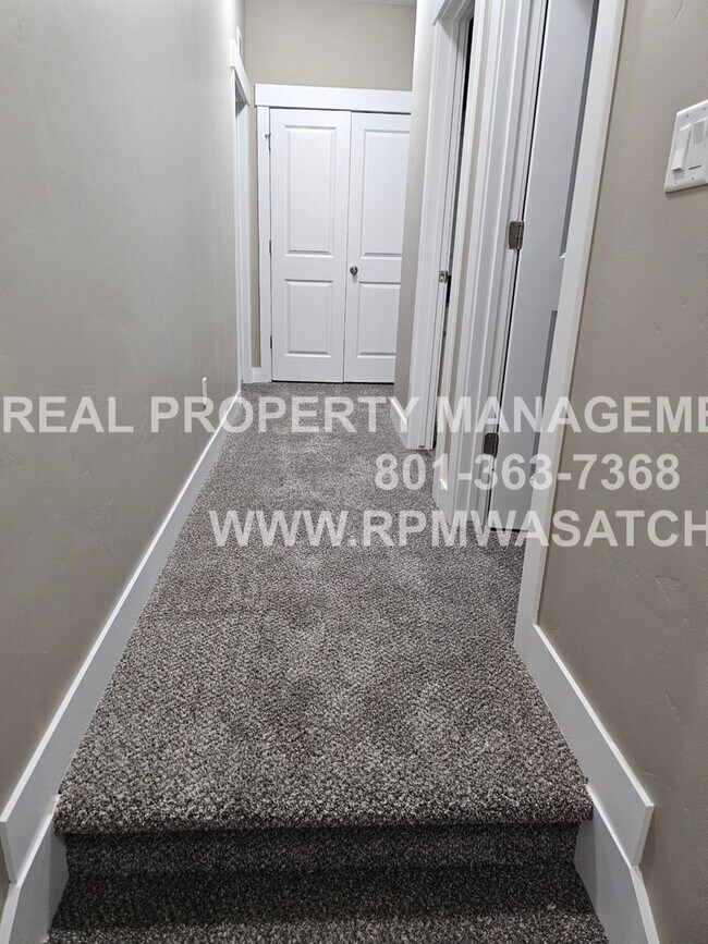 Building Photo - 4 Bedroom 2.5 Bath Town Home in Daybreak! MOVE IN SPECIAL 1/2 Off 1st Months Rent