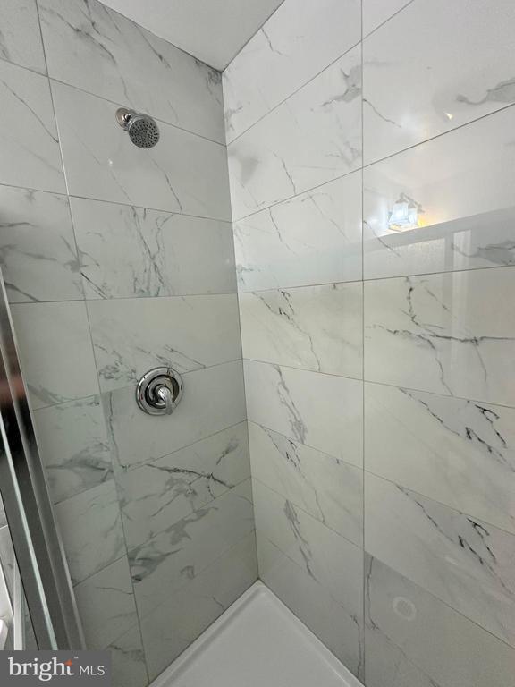 Building Photo - 10006 Green Forest Dr