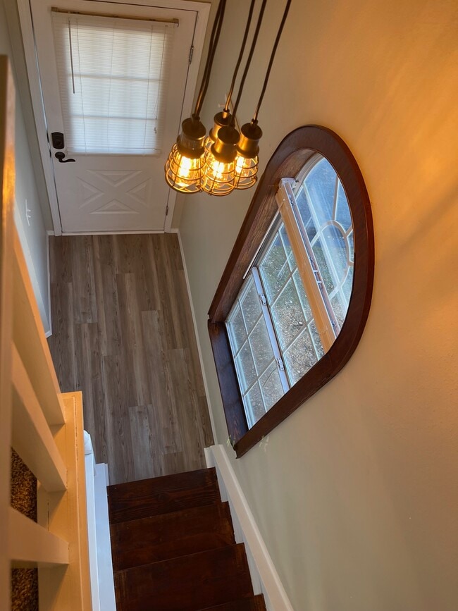 Building Photo - 16 Fall Creek Trail