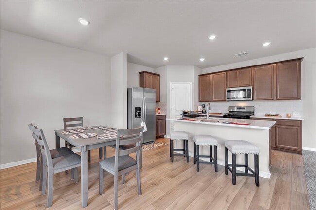 Building Photo - 6401 Night Chinook Dr