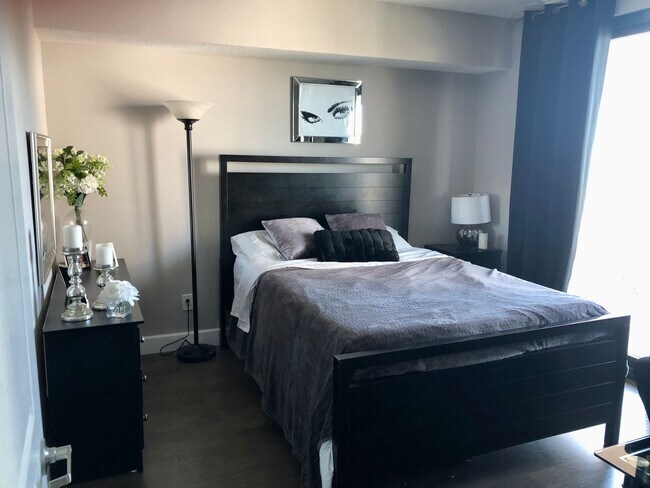 Building Photo - Furnished 1/1 in Plaza Tower@ Kleman Plaza