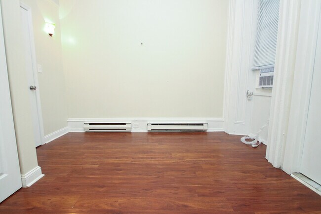 Building Photo - 849 N 5th St
