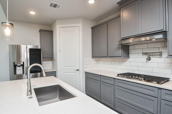 Building Photo - 9242 Dearborn Knoll Dr