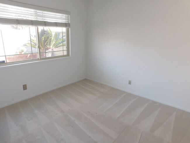 Building Photo - Charming 4 Bed, 2 Bath, Single-Story home in Fullerton.