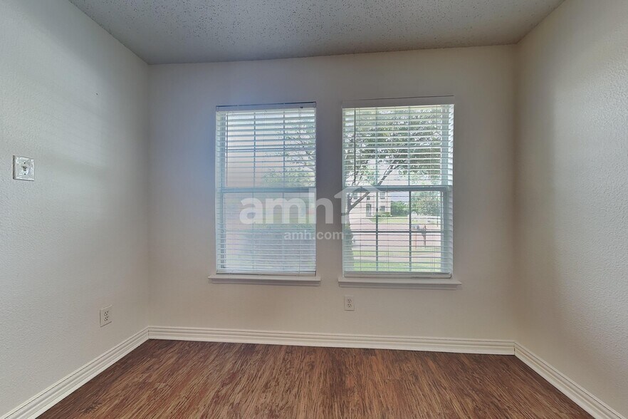 Building Photo - 4405 Statesman Ln