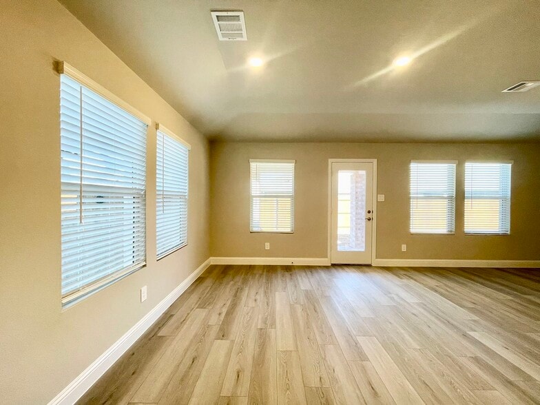 Building Photo - 1203 Mahogany Dr