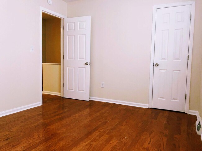 Building Photo - 1608 Eastern Ave NE