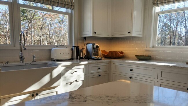 Building Photo - 417 Edge of Woods Rd