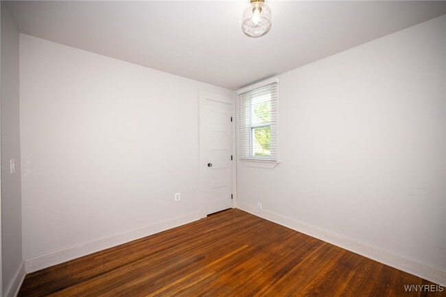 Building Photo - 933 Tifft St