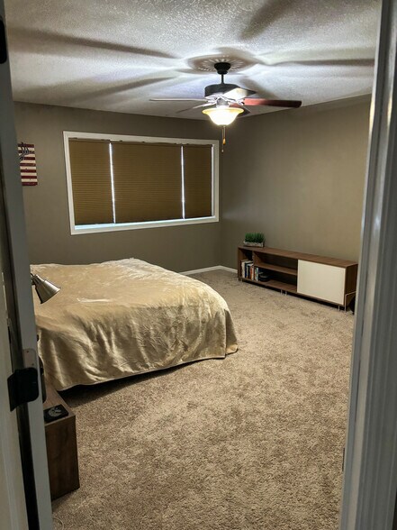 Building Photo - 1030 68th St