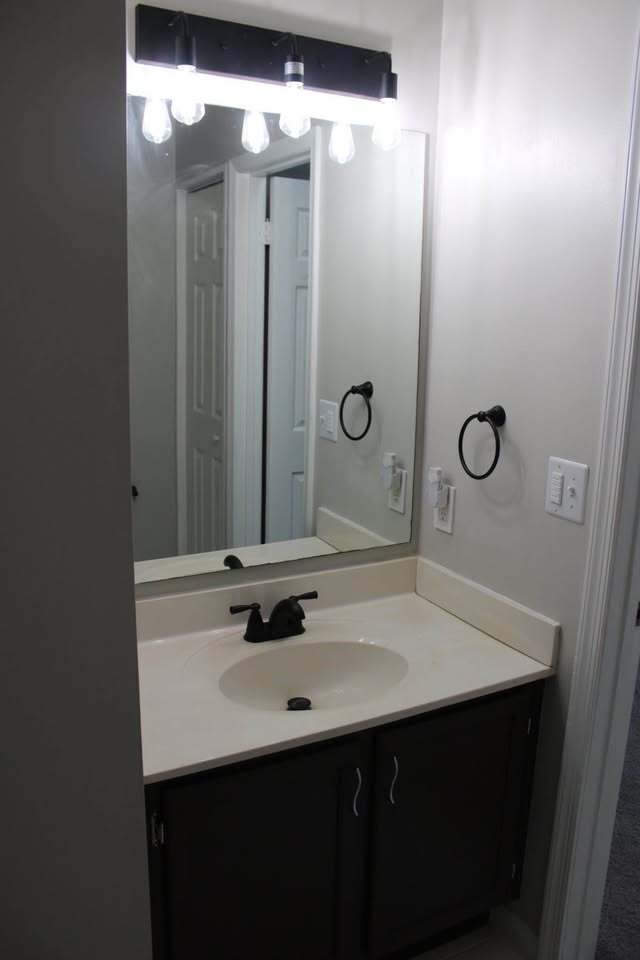 Building Photo - 433 Ellis Ln