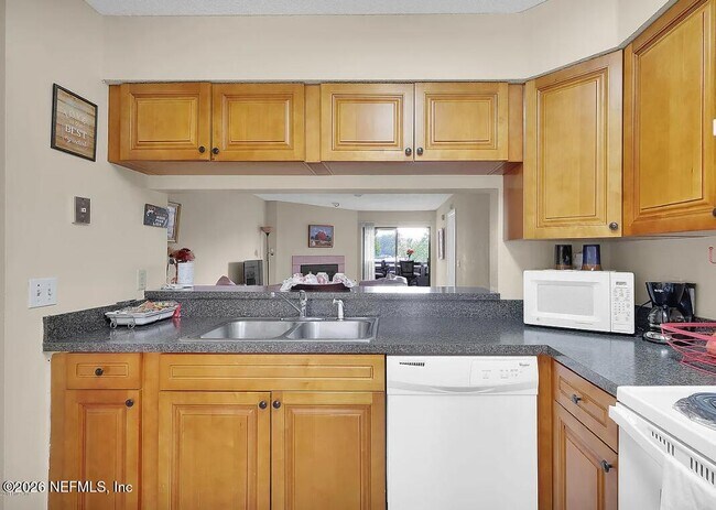 Building Photo - 5615 San Juan Ave