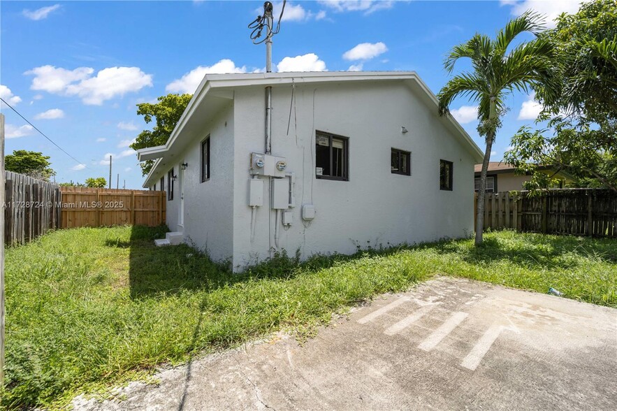 Primary Photo - 303 NW 7th St