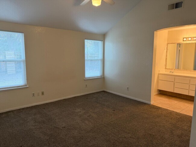 Building Photo - 2134 E Pinedale Ave