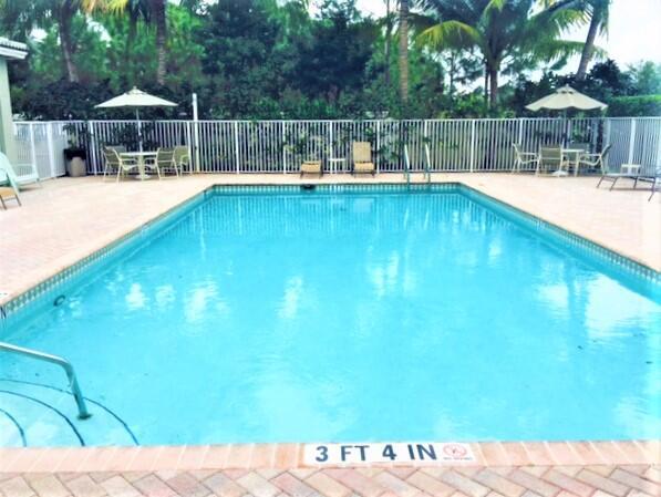 Building Photo - 909 NW 18th Ave