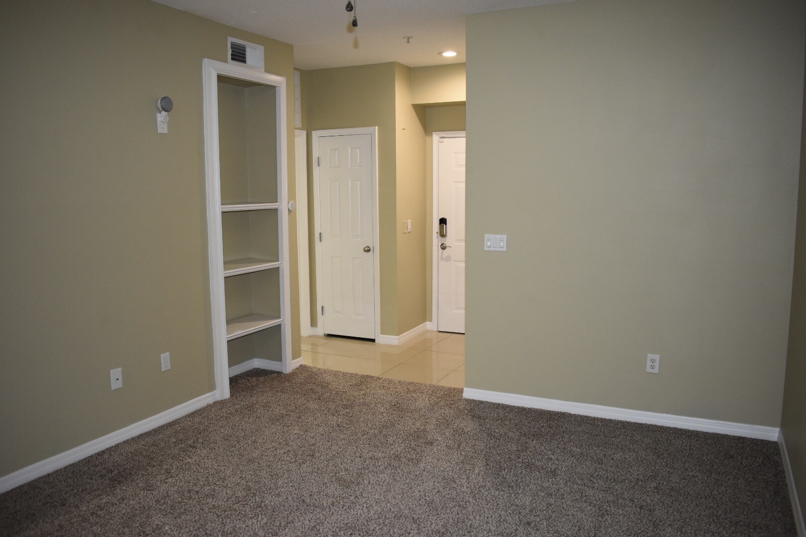 Living Room - Entry - 1810 E Palm Ave