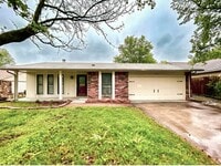 Building Photo - Modern Comfort Meets Prime Location in West Highlands
