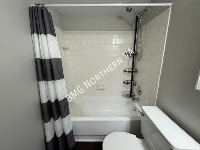 Building Photo - 8651 Centerton Ln