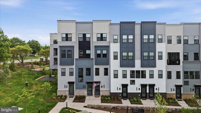 Building Photo - 14435 Gln Mnr Dr