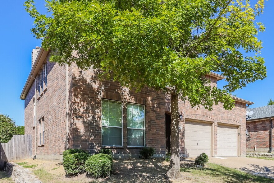 Building Photo - 2405 Becard Dr